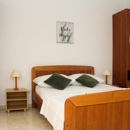 Apartments Marina Sveti Filip i Jakov Ngoại thất bức ảnh