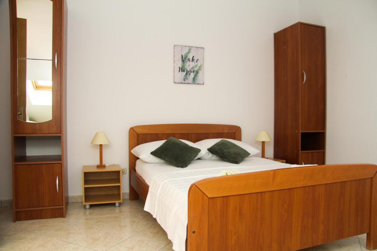 Apartments Marina Sveti Filip i Jakov Ngoại thất bức ảnh