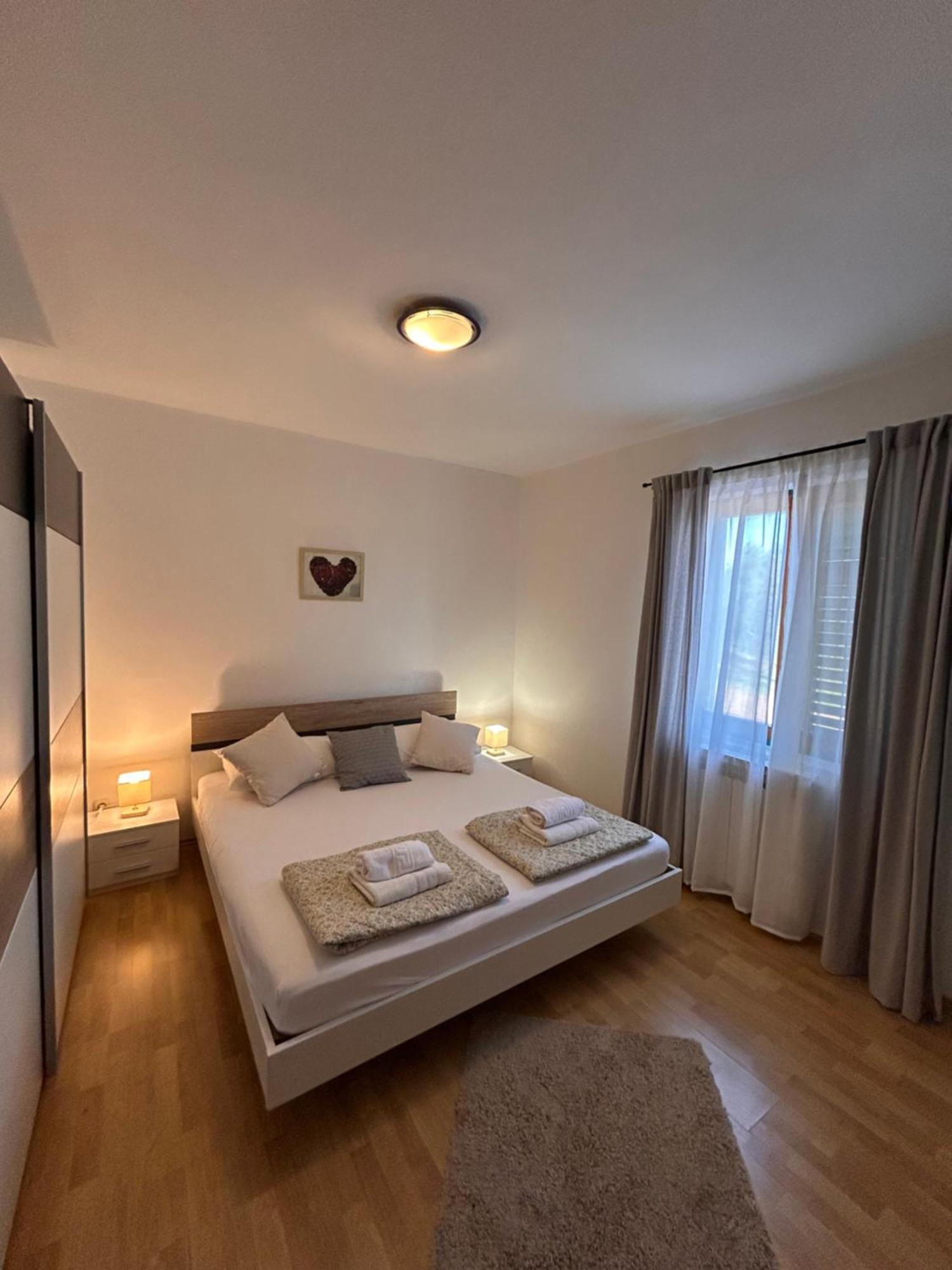 Apartments Marina Sveti Filip i Jakov Ngoại thất bức ảnh
